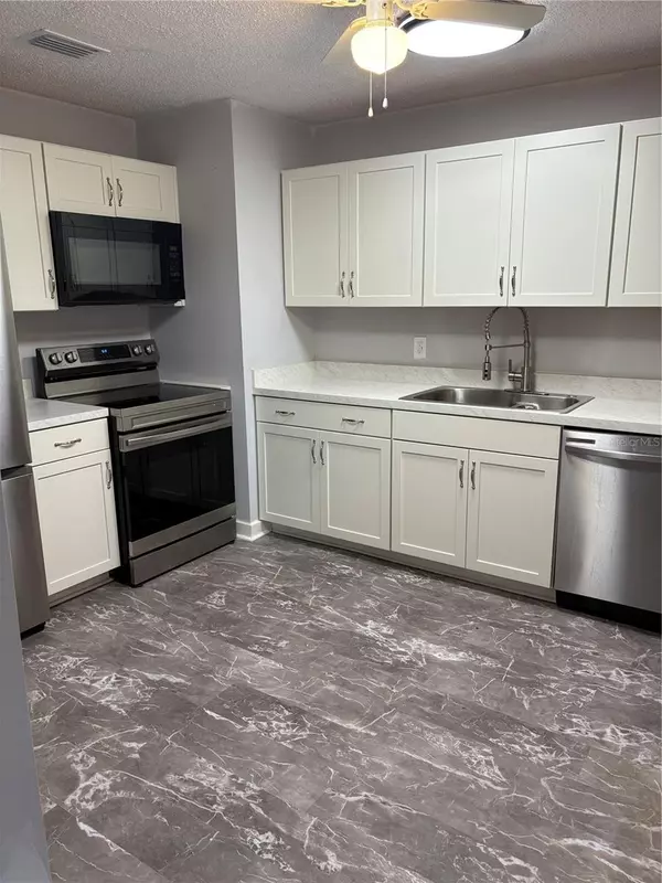 Edgewater, FL 32141,3015 SABAL PALM DR