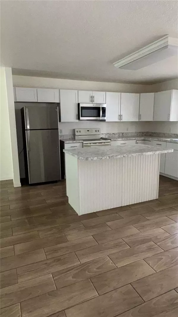 New Smyrna Beach, FL 32168,724 DOWNING ST
