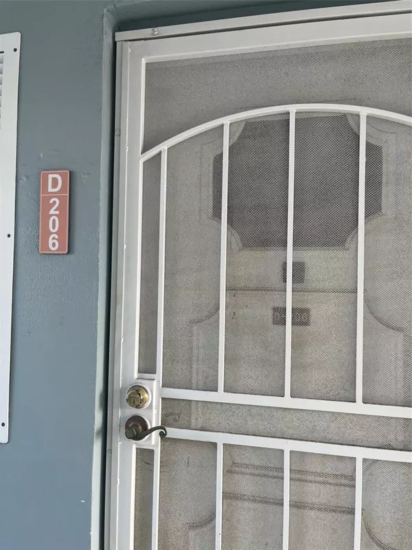 New Smyrna Beach, FL 32169,315 N CAUSEWAY #D-206