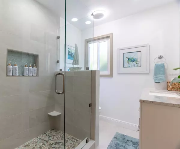 New Smyrna Beach, FL 32169,303 S PINE ST