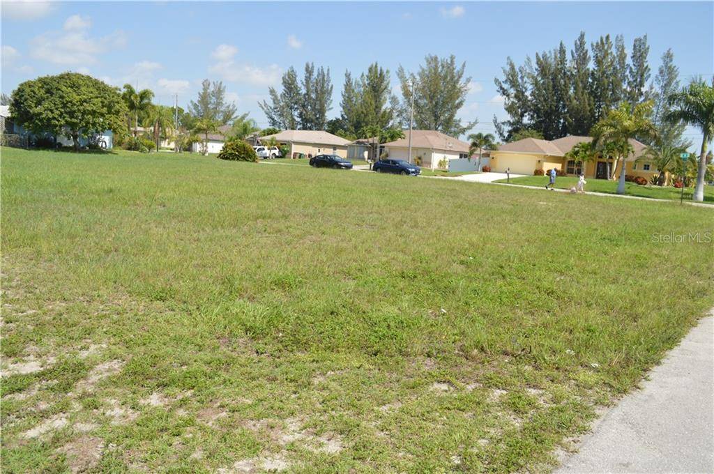 424 SE 14TH ST, Cape Coral, FL 33990