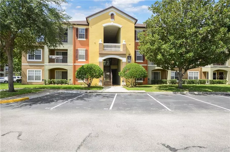 712 CREST PINES DR #324, Orlando, FL 32828