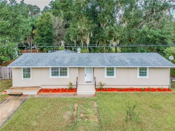 1009 E HOWRY AVE, Deland, FL 32724