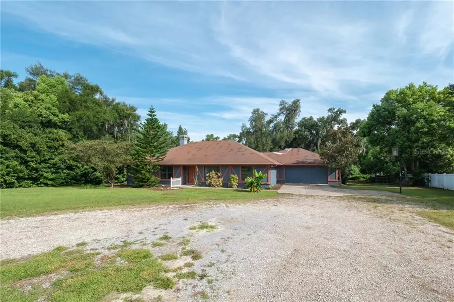 594 CRESCENT ST, Umatilla, FL 32784