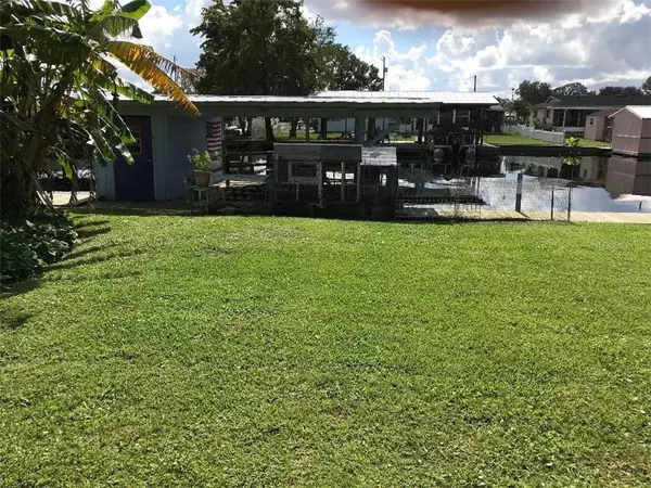 1627 SPRING GARDEN DR, Astor, FL 32102