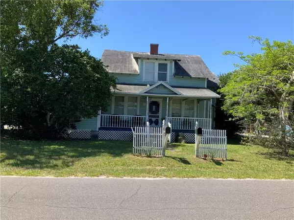 390 E LAKE ST, Umatilla, FL 32784