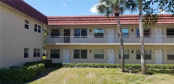 49 WOODLAND DR #203, Vero Beach, FL 32962