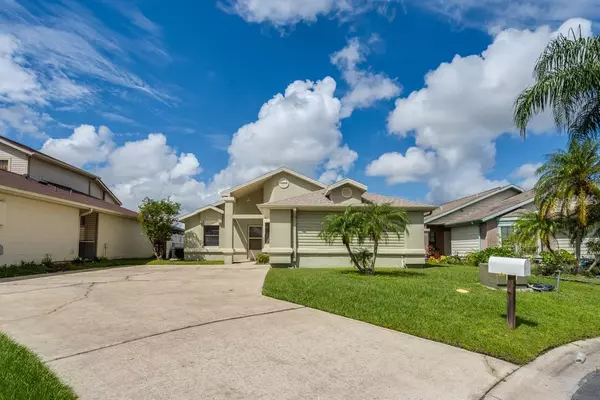 219 N LAKE CT, Kissimmee, FL 34743