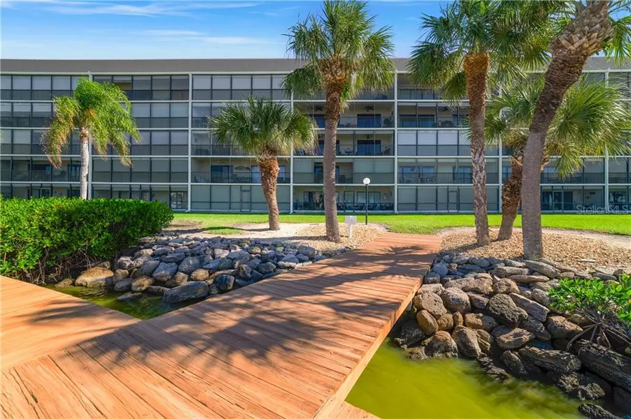 3873 S BANANA RIVER BLVD #307, Cocoa Beach, FL 32931