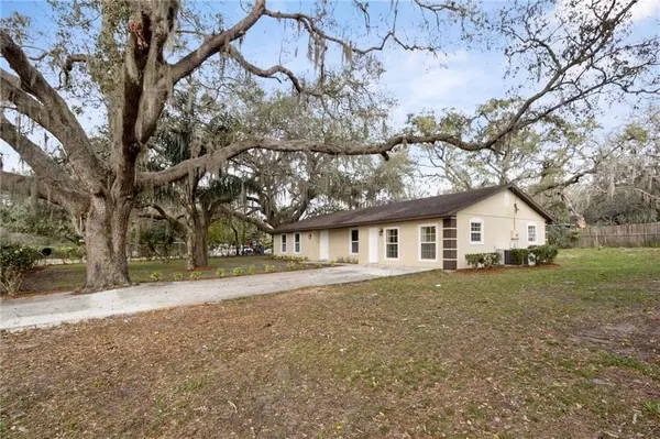 210 PEARL ST, Mascotte, FL 34753