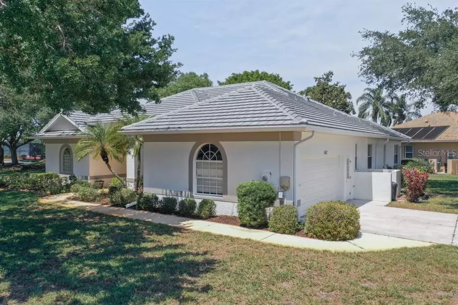 567 LAKE OF THE WOODS DR, Venice, FL 34293