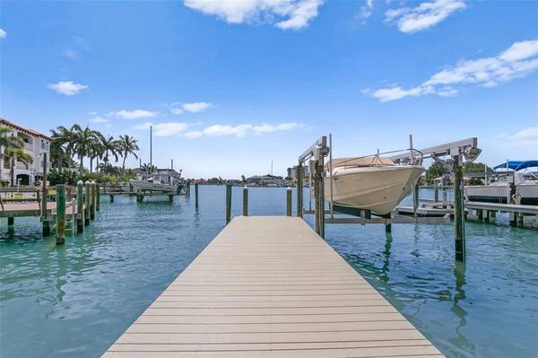 24 MARINA TER, Treasure Island, FL 33706