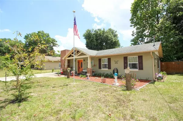 220 E 12TH AVE, Mount Dora, FL 32757