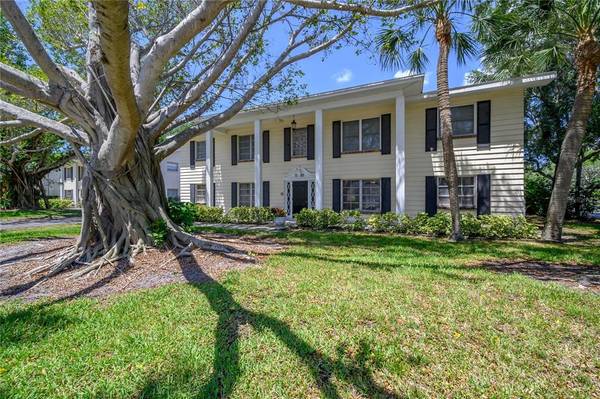 1350 SNELL ISLE BLVD NE #2, St Petersburg, FL 33704