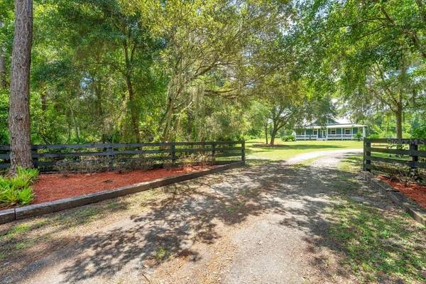 2237 MULLET LAKE PARK RD, Geneva, FL 32732