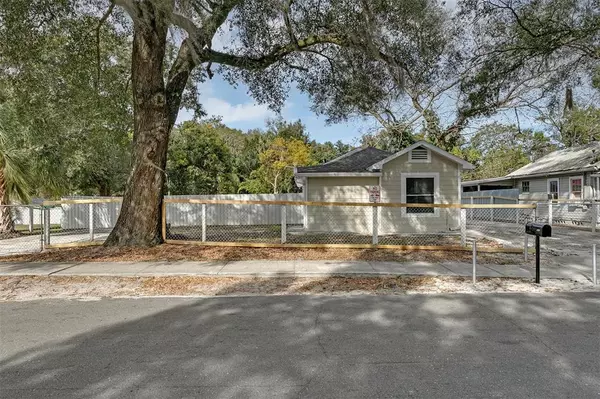 645 E HOWRY AVE, Deland, FL 32724