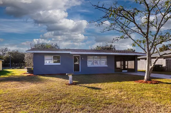 743 WISTERIA AVE, Umatilla, FL 32784