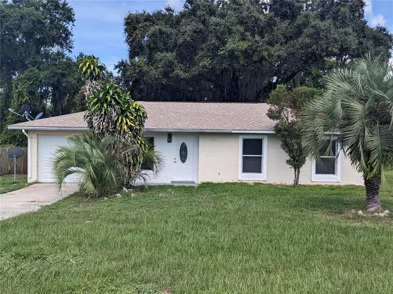 930 CEDAR CIR, Tavares, FL 32778