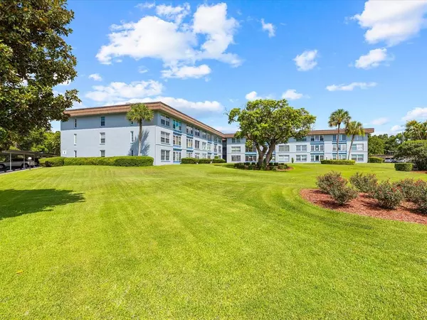 333 LAKE HOWARD DR NW #203B, Winter Haven, FL 33880