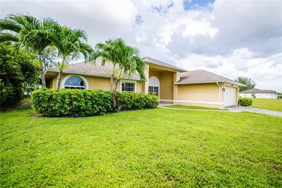 923 SW 28TH TER, Cape Coral, FL 33914