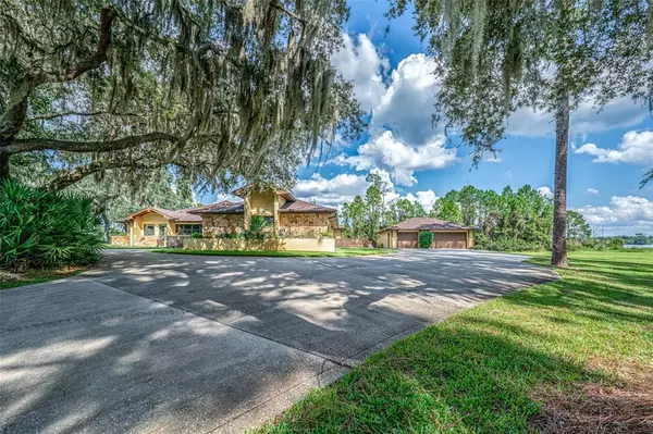 340 VALLEY STREAM DR, Geneva, FL 32732