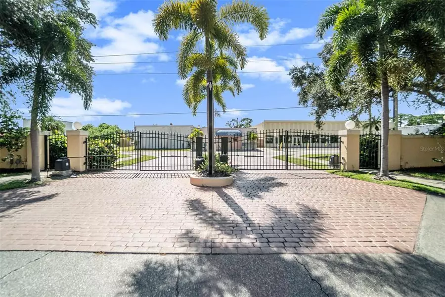 906 LA COSTA CIR #1, Sarasota, FL 34237