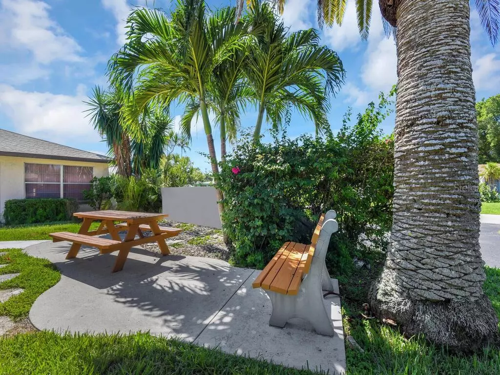 Cape Coral, FL 33904,607 SE 47 ST #2