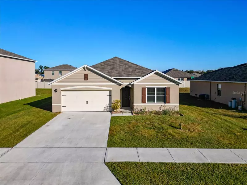 2533 GLACIER EXPRESS LN, Tavares, FL 32778