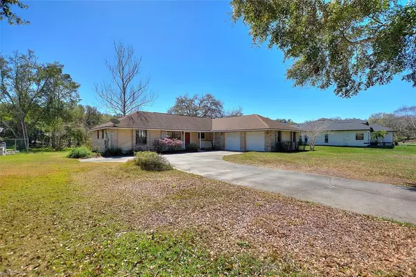 10516 LAKE HILL DR, Clermont, FL 34711