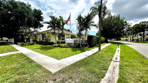 Greenacres, FL 33463,6221 POND TREE CT