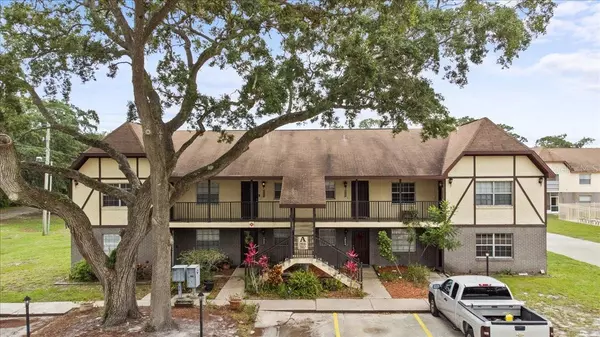 2952 SIR HAMILTON CIR #2, Titusville, FL 32780