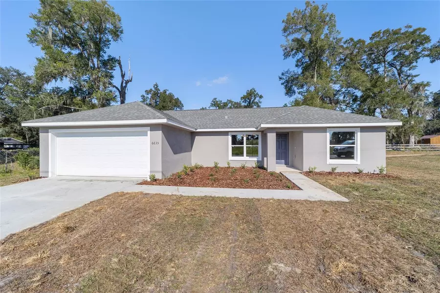 359 FISHER RD, Ocklawaha, FL 32179