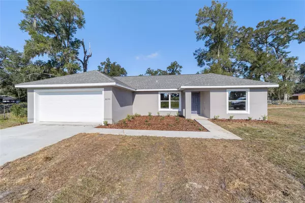 359 FISHER RD, Ocklawaha, FL 32179