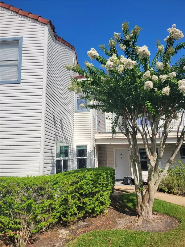 2572 WOODGATE BLVD #102, Orlando, FL 32822