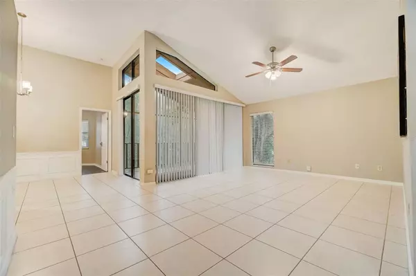 Orlando, FL 32806,1277 SAINT TROPEZ CIR