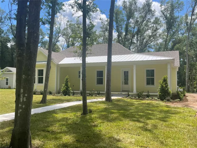 327 W MAIN ST, Lake Helen, FL 32744