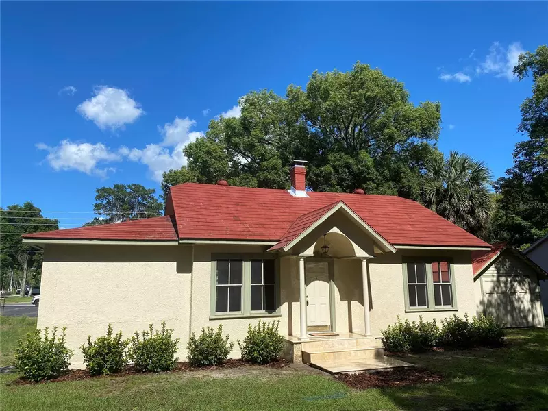 103 S IONA AVE, Fruitland Park, FL 34731