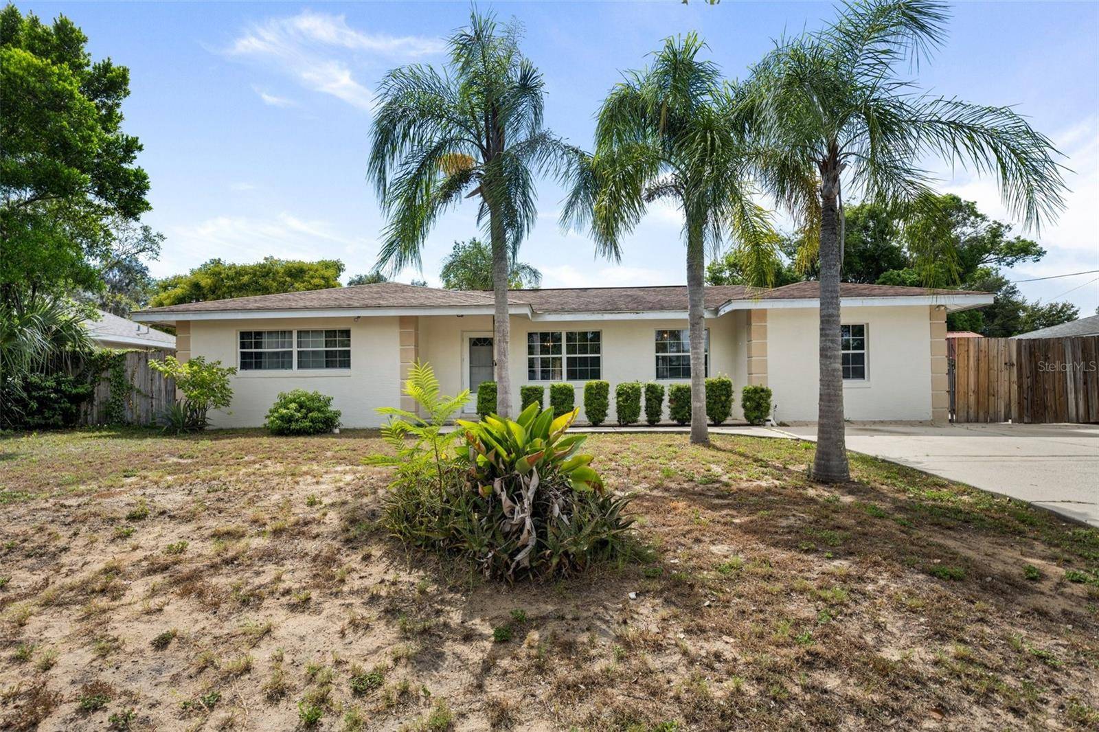 1302 SAINT ANDREWS BLVD, Eustis, FL 32726