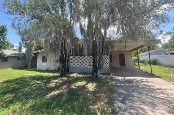 572 WISTERIA AVE, Umatilla, FL 32784