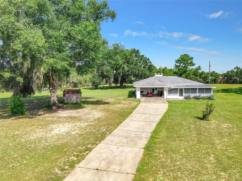 40239 E 9TH AVE, Umatilla, FL 32784