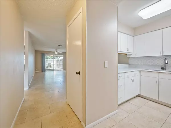 Altamonte Springs, FL 32701,238 WINDMEADOWS ST #238