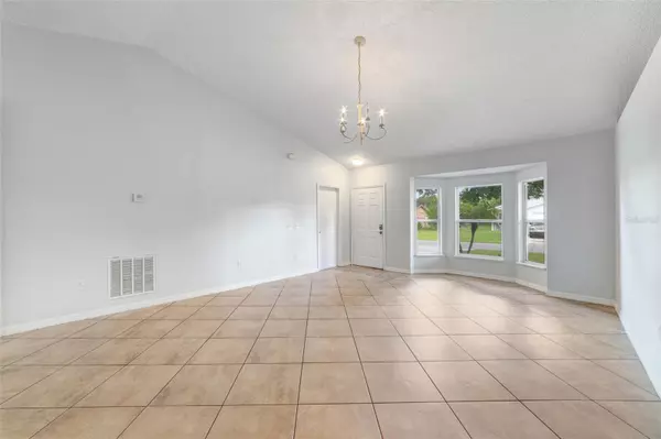 Kissimmee, FL 34758,364 COLONADE CT