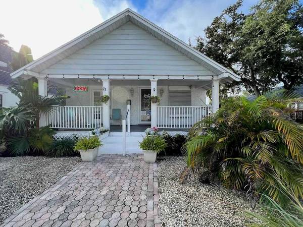 306 WASHINGTON ST, New Smyrna Beach, FL 32168