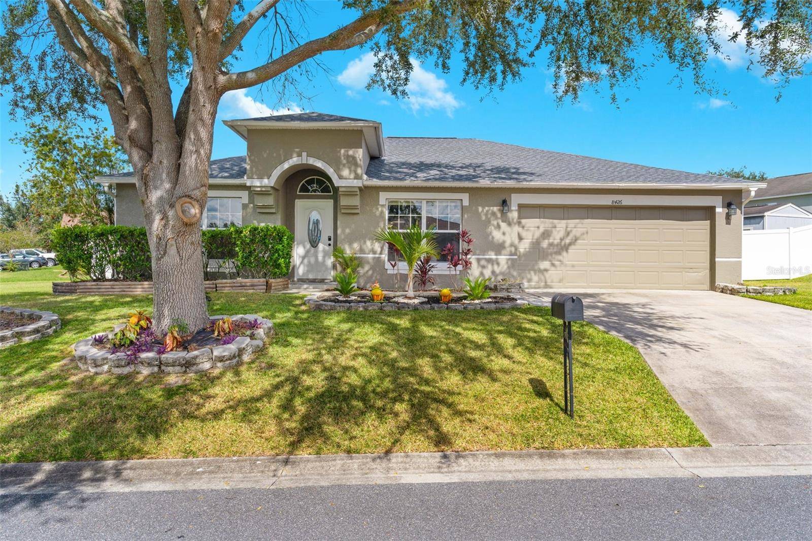 8426 GREYSTONE DR, Lakeland, FL 33810