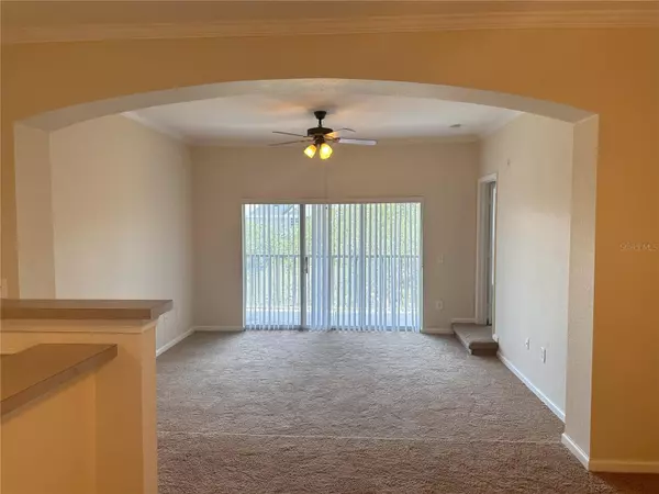 Tampa, FL 33619,9304 CRESCENT LOOP CIR #306