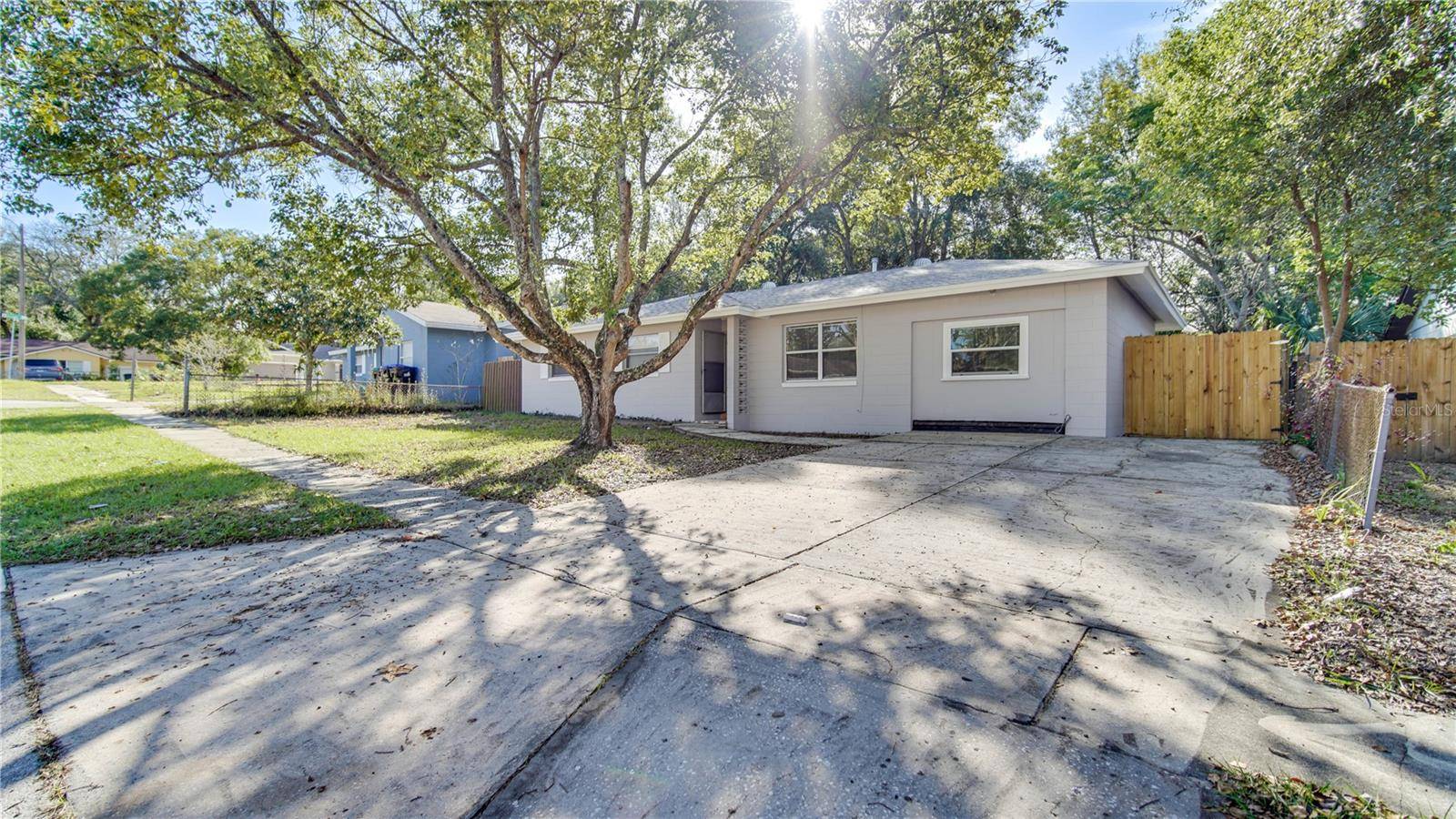 24 E HAMMON DR,  Apopka,  FL 32703