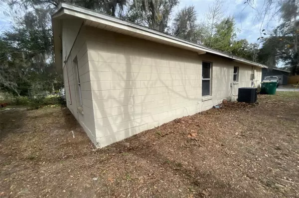 Eustis, FL 32726,402 BENTON LN