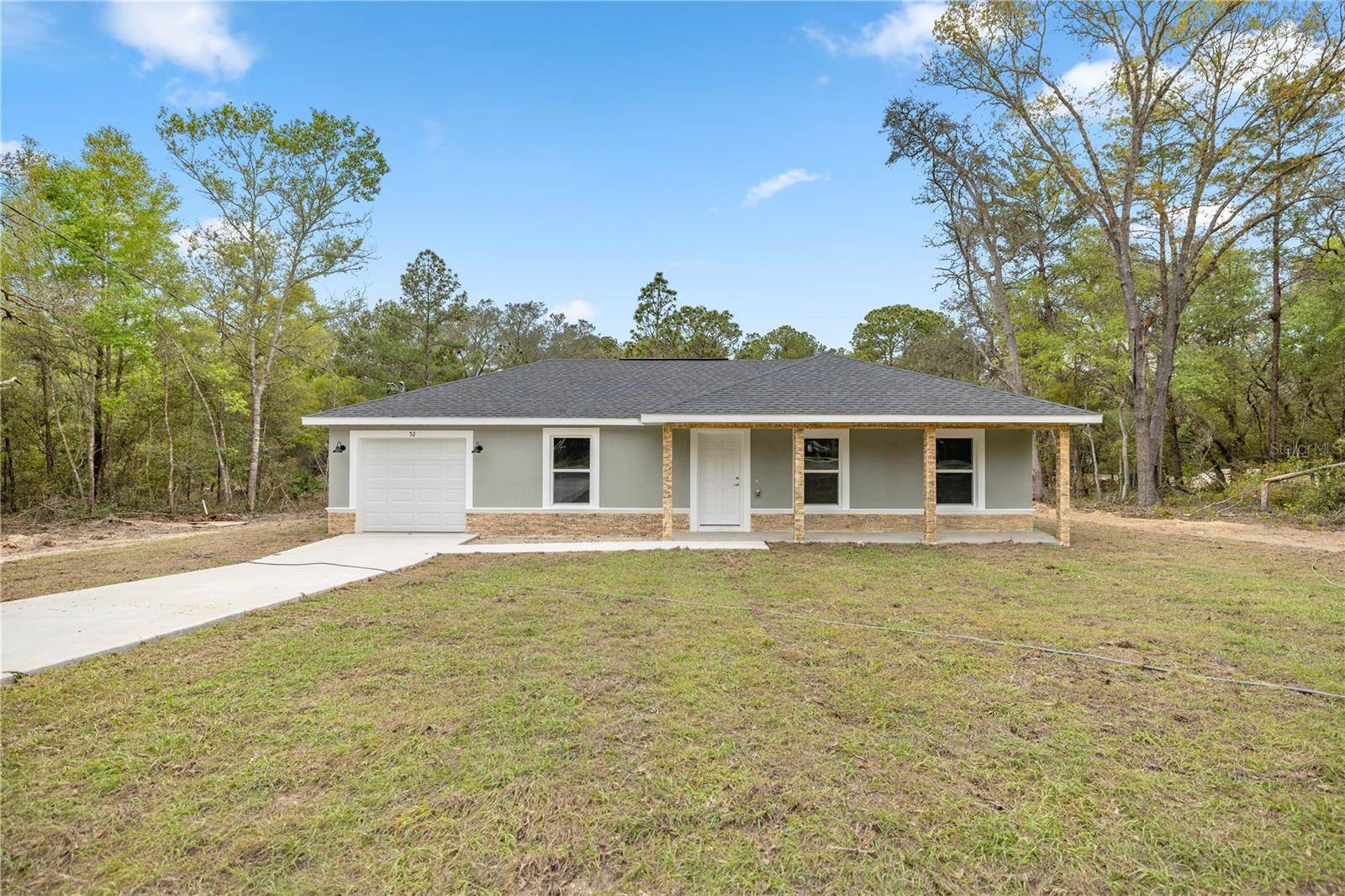 52 BAY RD, Ocklawaha, FL 32179