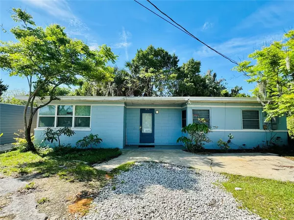 1202 E CAROLINE ST,  Tavares,  FL 32778