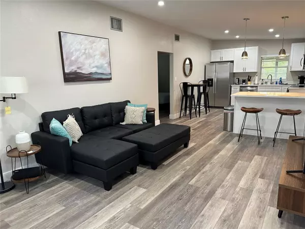 Orlando, FL 32806,2100 PINE BLUFF AVE